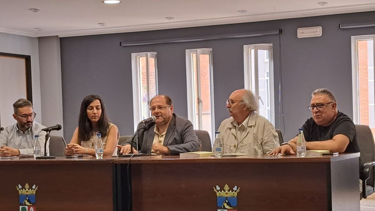 Presentación de los cursos de verano en La Bañeza.