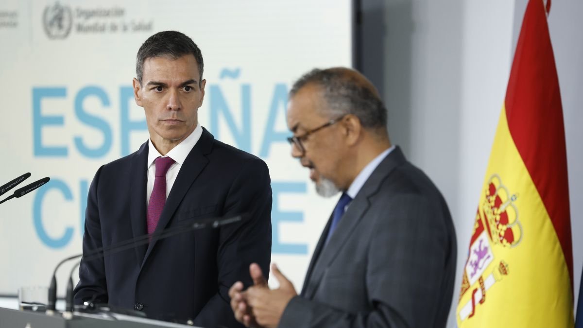 Pedro Sánchez y Tedros Adhanom durante la rueda de prensa en el Palacio de la Moncloa para analizar la situación por la crisis de hantavirus.