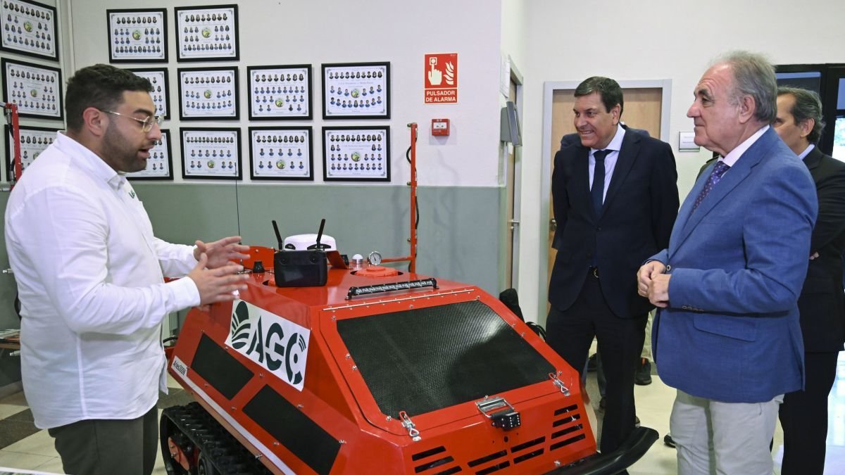 Fernández Carriedo inauguró el Foro Nacional de Aplicaciones de la Robótica en la Agricultura celebrado en Palencia.