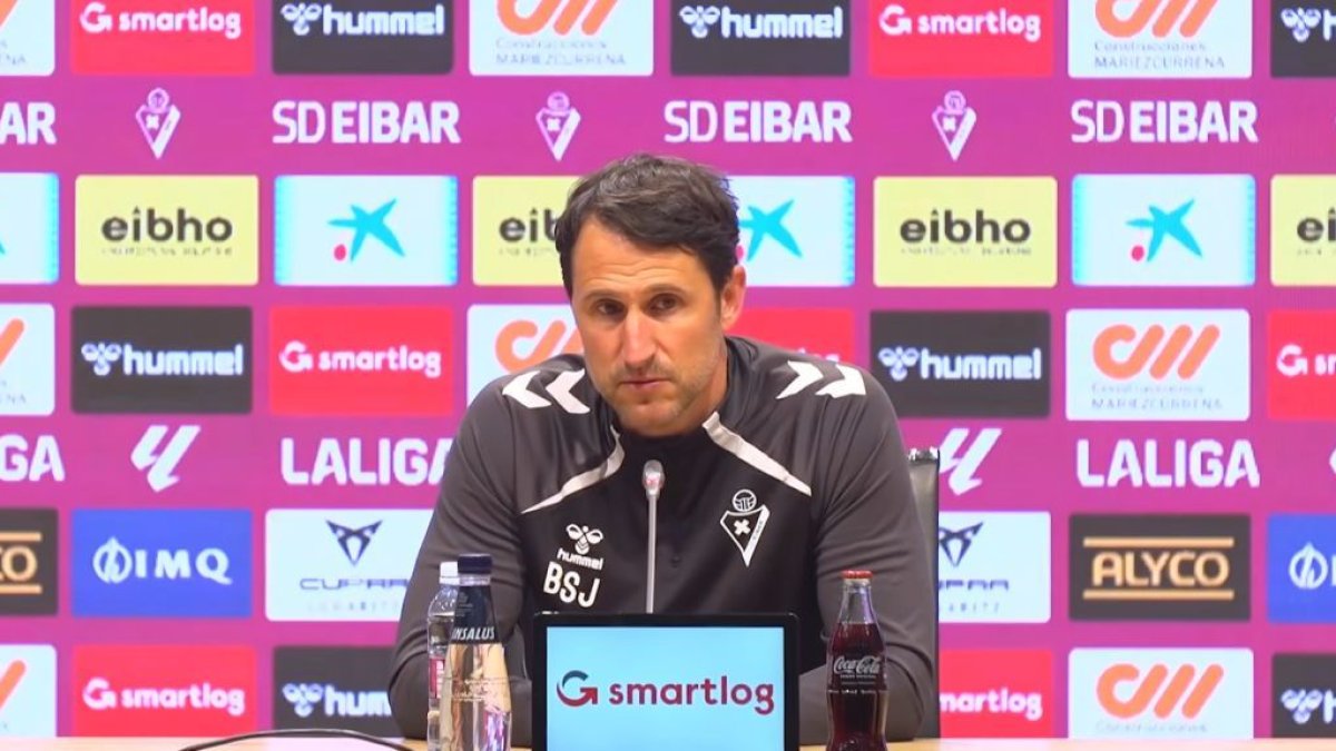 Beñat San José es el técnico de la Sociedad Deportiva Eibar.