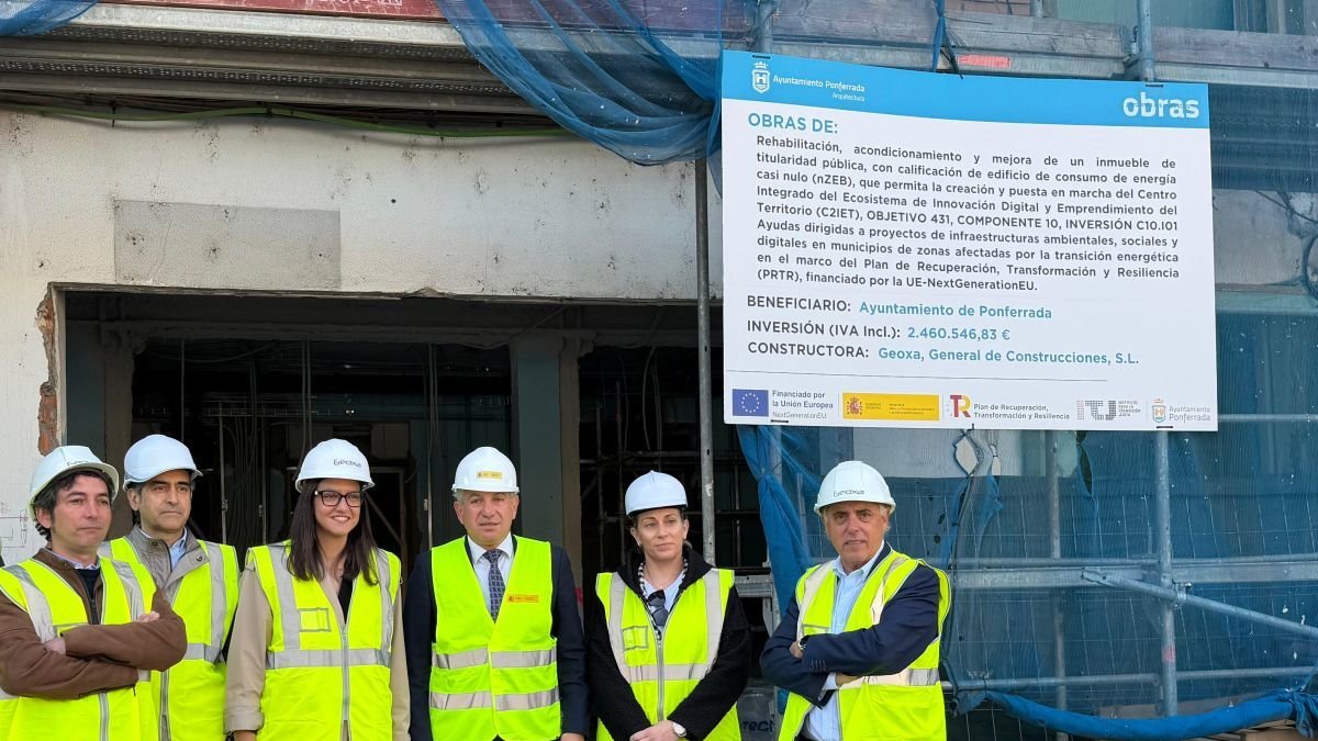 Imagen facilitada por la Delegación del Gobierno de la visita al centro de Ponferrada.