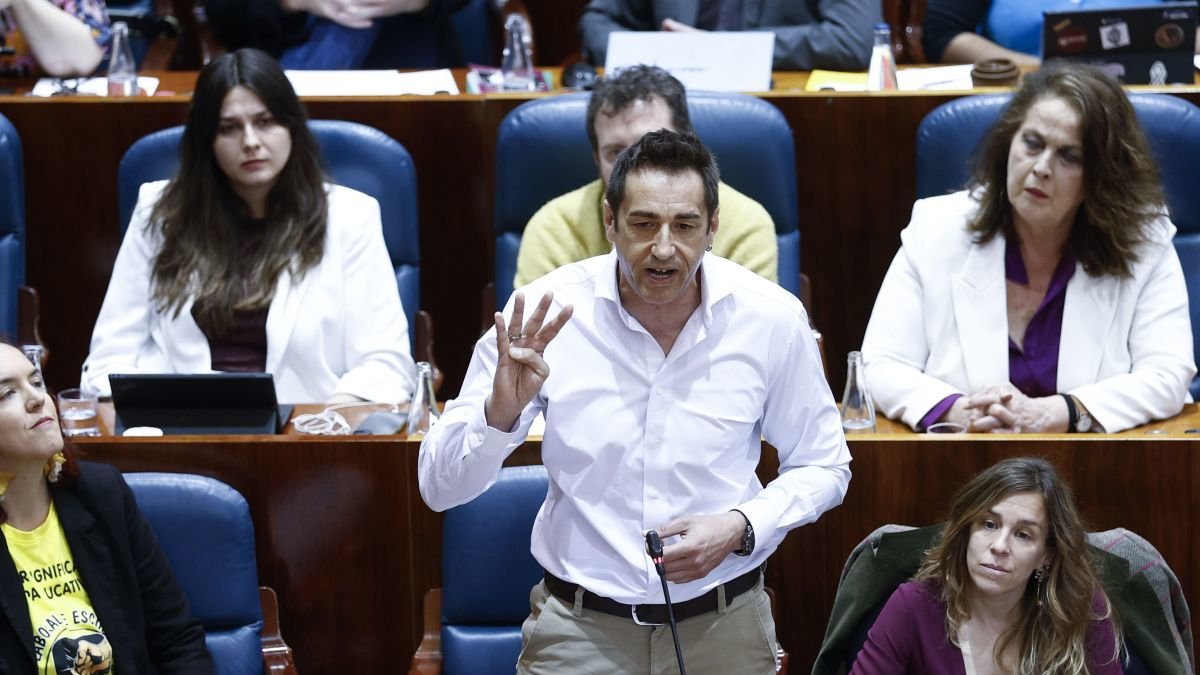 Emilio Delgado en una intervención en el pleno de la Asamblea de Madrid.