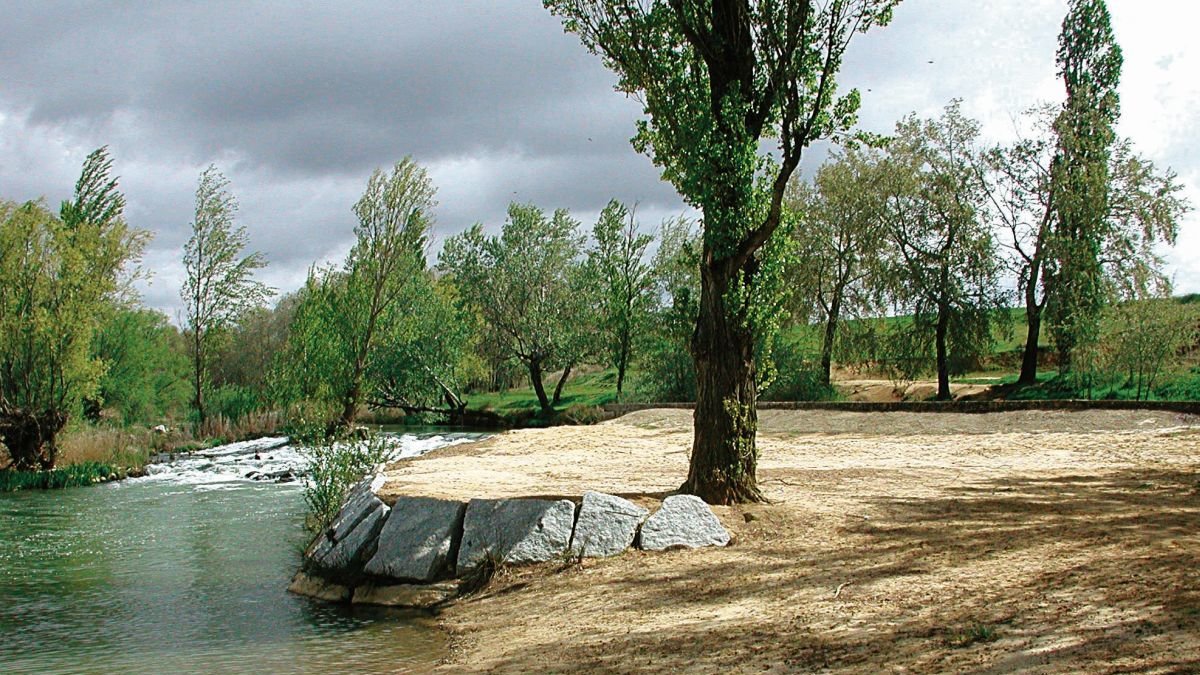 Playa fluvial de Valderas, en una imagen de archivo.