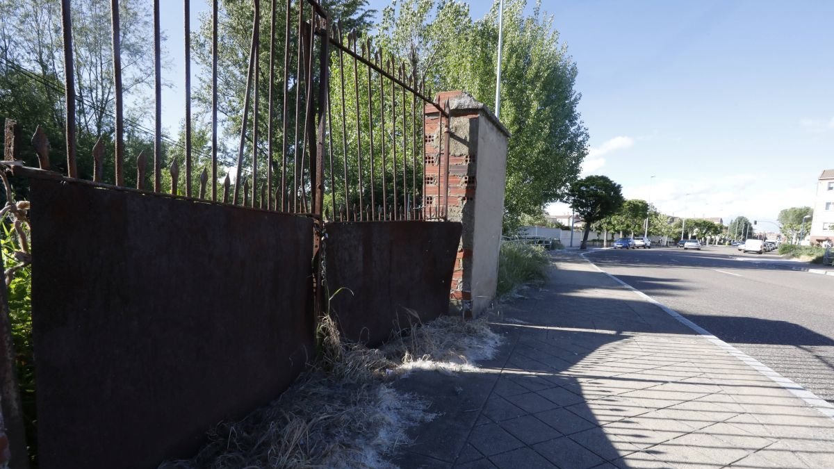 Los vecinos de la pedanía de Armunia denuncian el abandono que sufren por parte del Ayuntamiento de León.