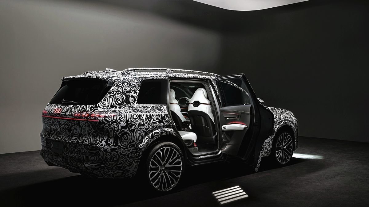 Audi desvelará definitivamente el Q9 en el mes de julio; de momento, hay que conformarse con una fotografía… ‘disfrazada’.