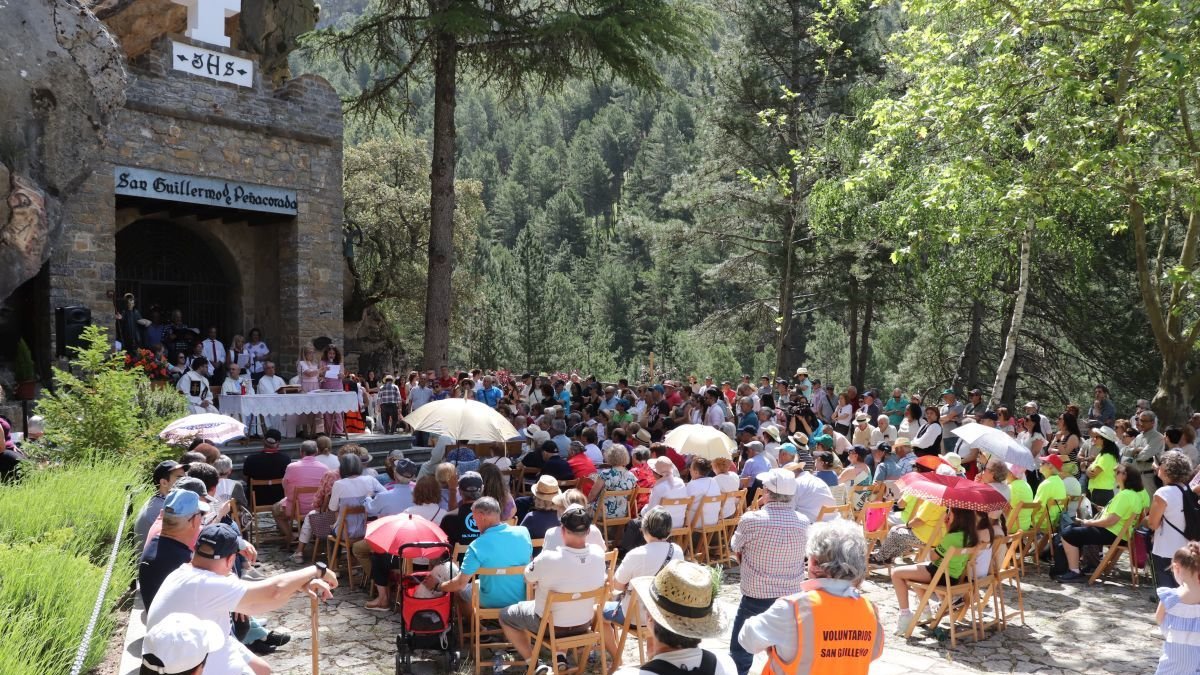 Celebración de la misa en la ermita.