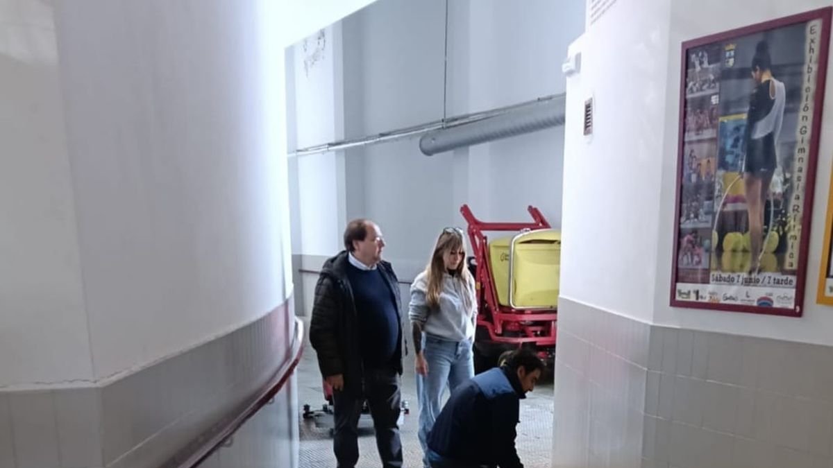 El alcalde y la concejala de Deportes, en las obras.
