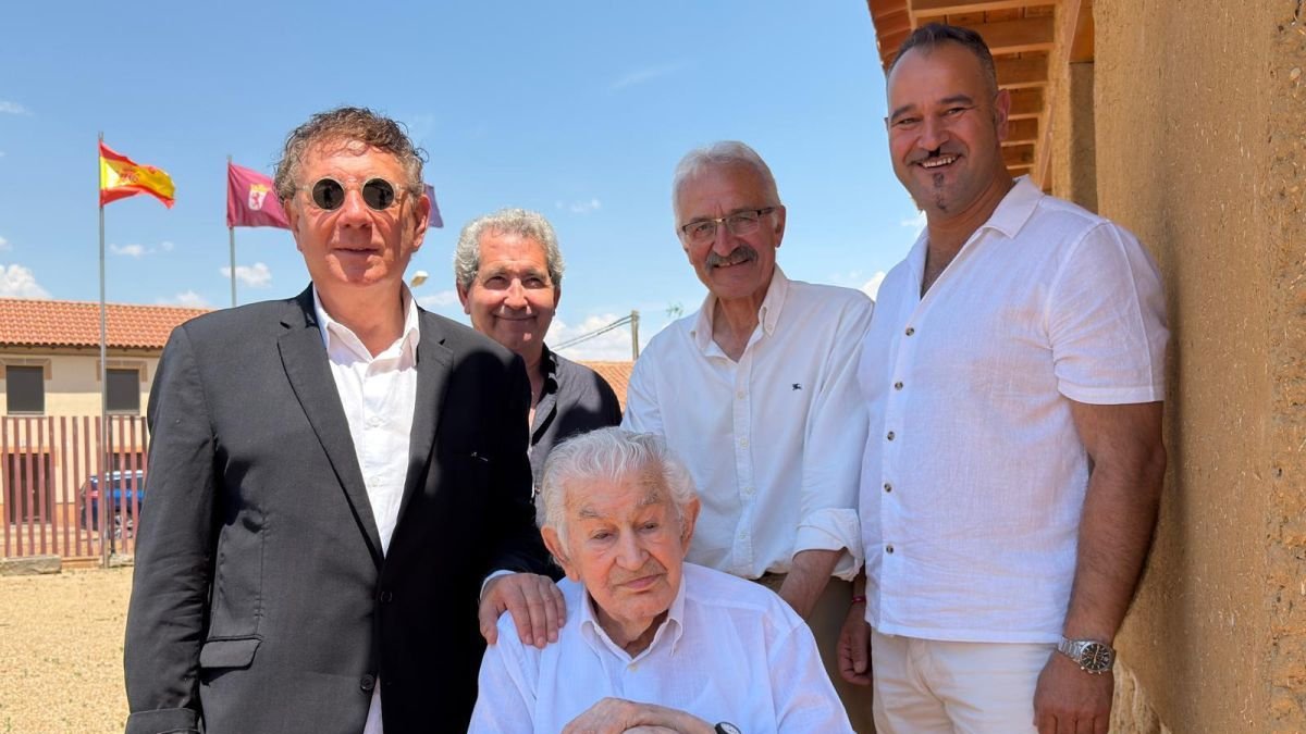 Juan Carlos Mestre estuvo arropado por varias figuras.