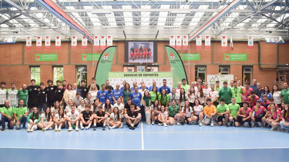 El área de Deportes organizó un acto de reconocimiento para poner en valor la destacada participación de los estudiantes deportistas en la presente temporada.
