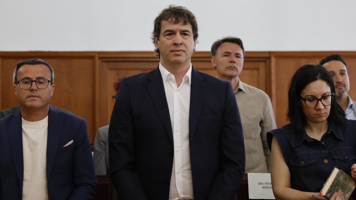 Imagen de archivo del hermano de David Sánchez (c), hermano del presidente del Gobierno, en la Audiencia de Badajoz el pasado 28 de mayo. EFE/ Ballesteros POOL.