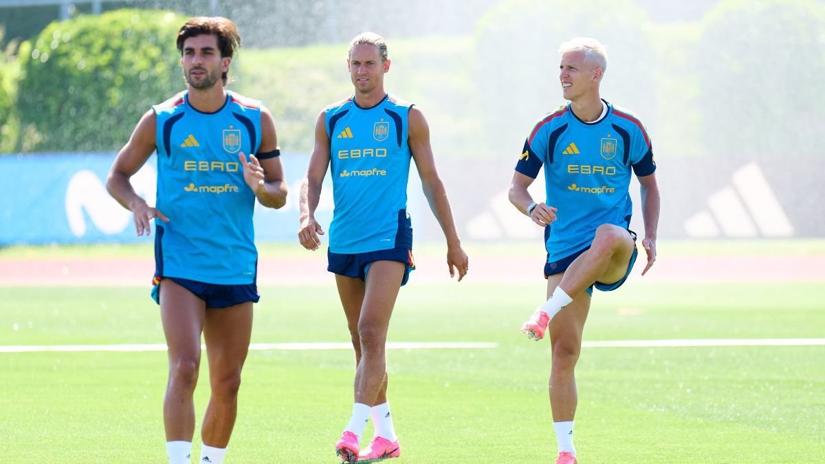 Ferrán Torres, Marcos Llorente y Dani Olmo, durante un entrenamiento.