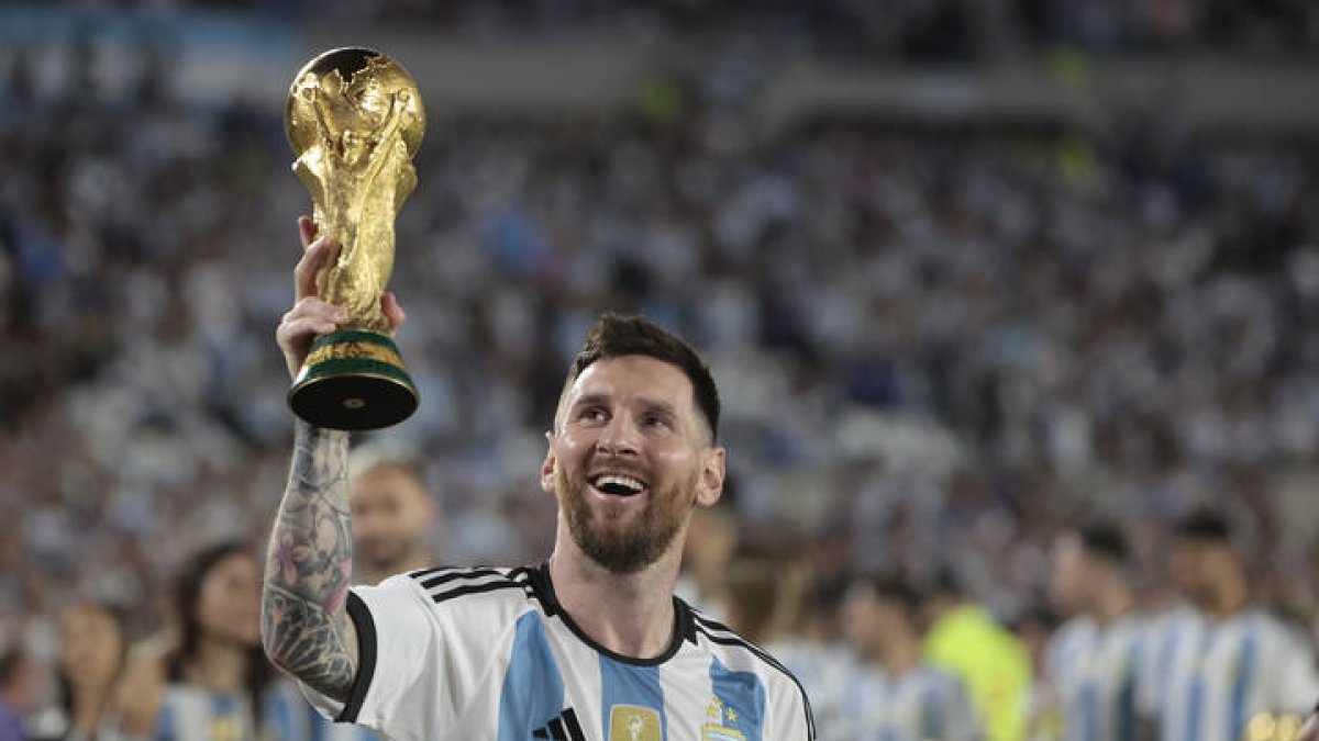 Messi celebra la consecución de la Copa del Mundo con Argentina. 