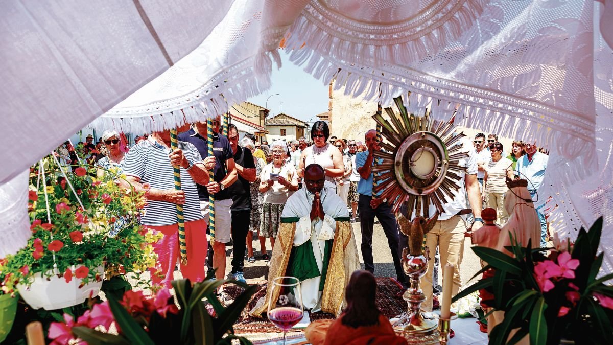 Procesión del Corpus Christi en Fresno de la Vega.