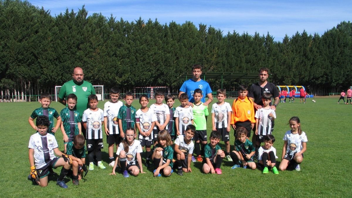 Prebenjamines del Arenas de Vega de Espinareda y el Atlético Bierzo.
