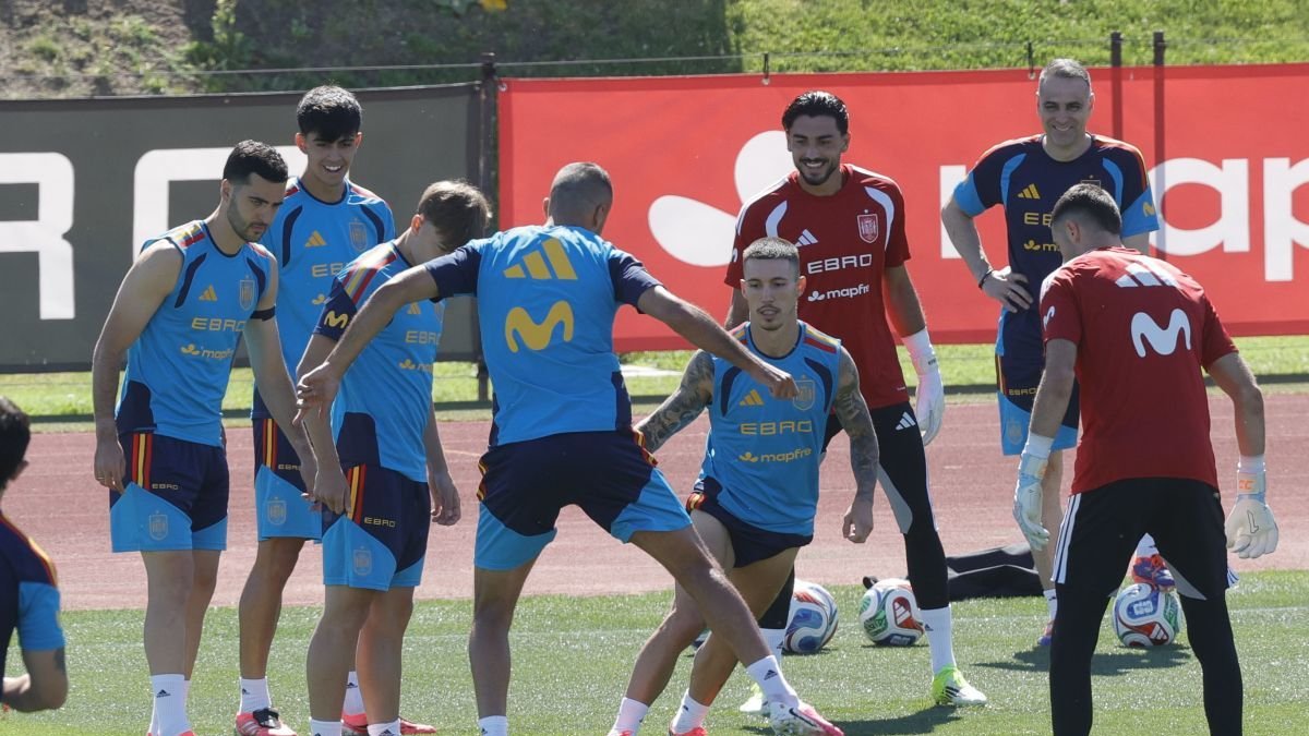 Varios jugadores durante el entrenamiento español.