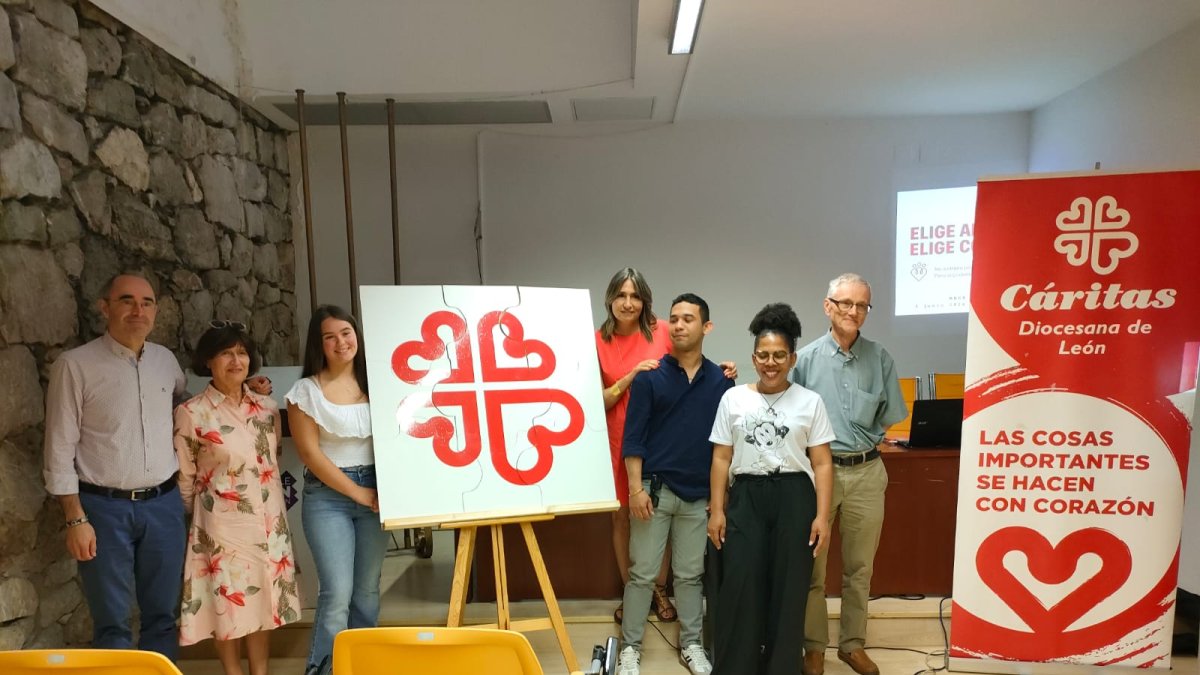 Personas usuarias, voluntarias, donantes y profesionales de Cáritas compartieron sus experiencias en Espacio Vías.