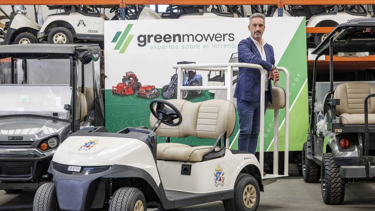 Modelo de buggy de golf que la empresa burgalesa ha transformado en papamóvil.
