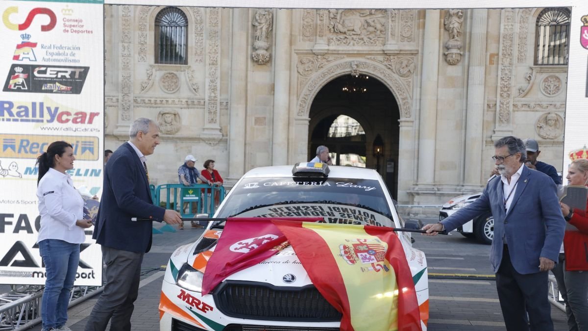 Momento protocolario del inicio del rallye antes de la disputa del tramo espectáculo. Igor Bulantsev en el tramo espectáculo de poco más de un kilómetro.