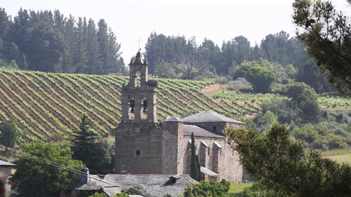 Vista exterior de la iglesia de Arganza.