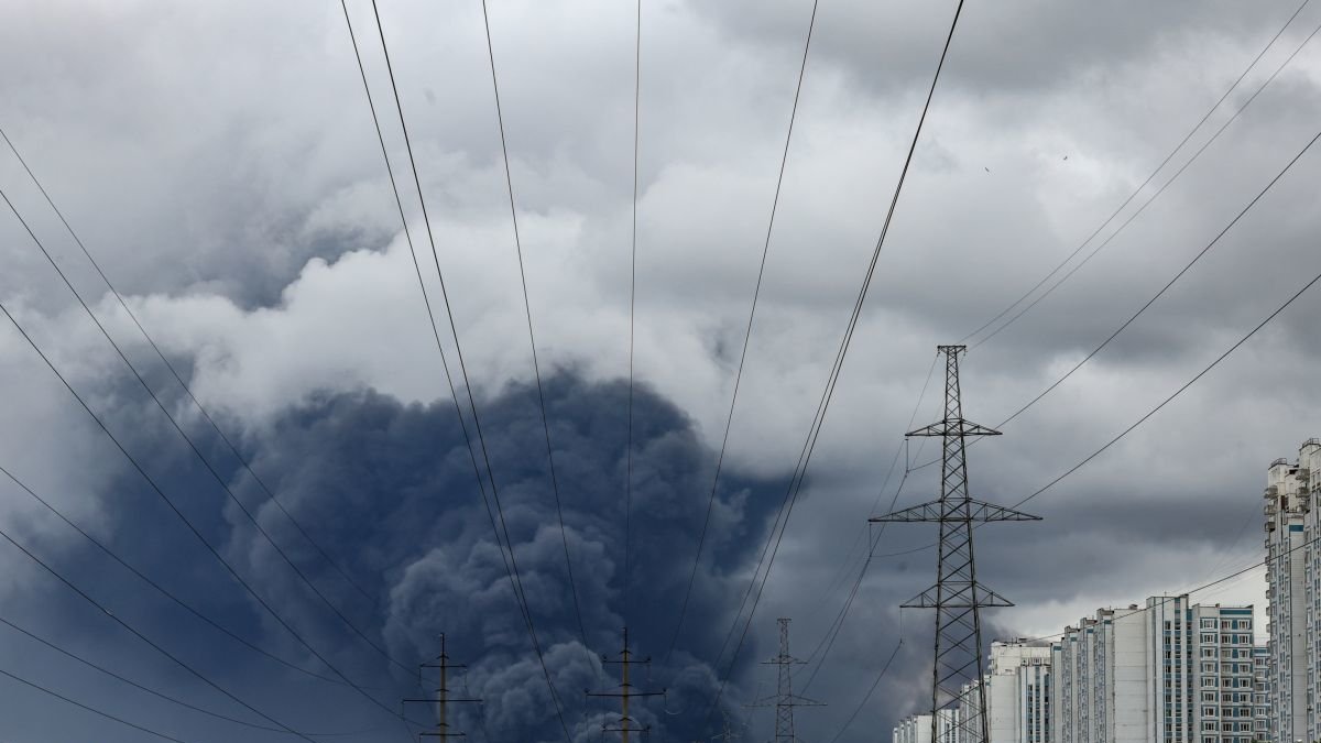 Imagen de los bombardeos desde un parque de Moscú.