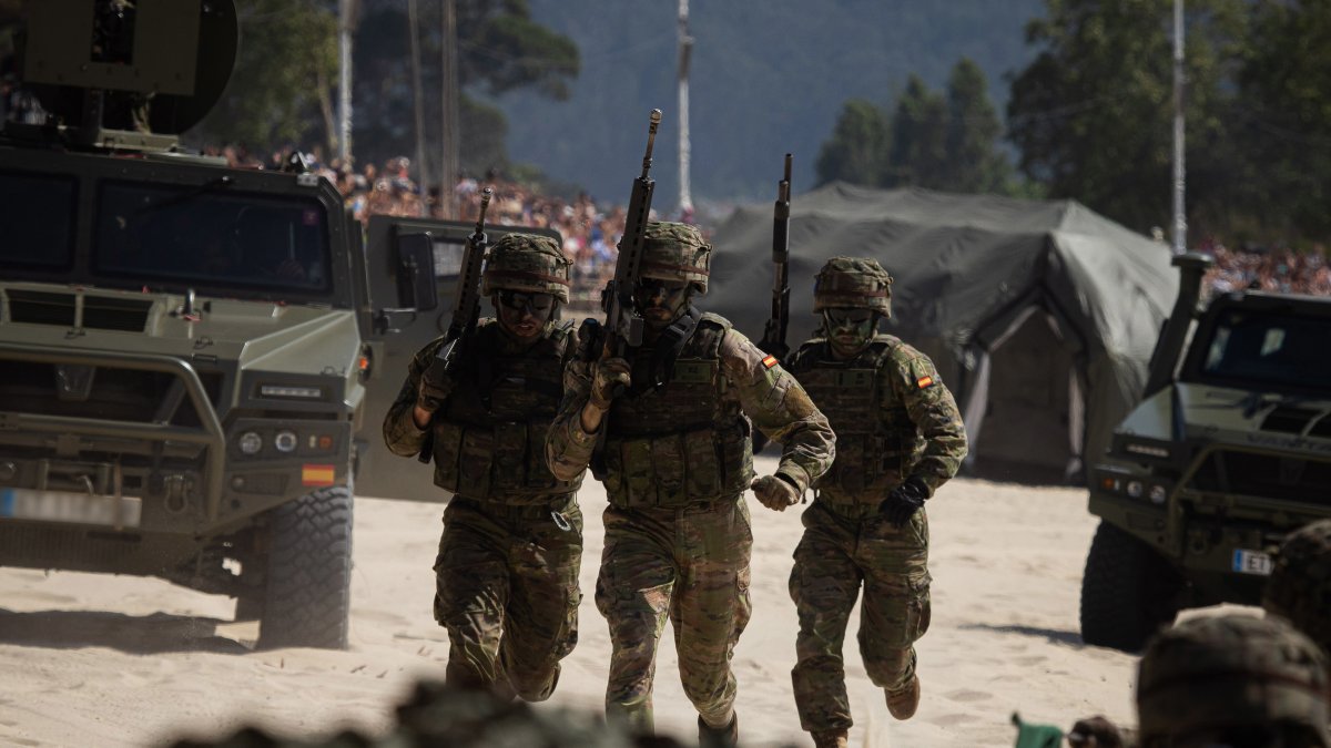 Exhibición dinámica con motivo del Día de las Fuerzas Armadas, a 29 de mayo de 2026, en Vigo, Pontevedra, Galicia.