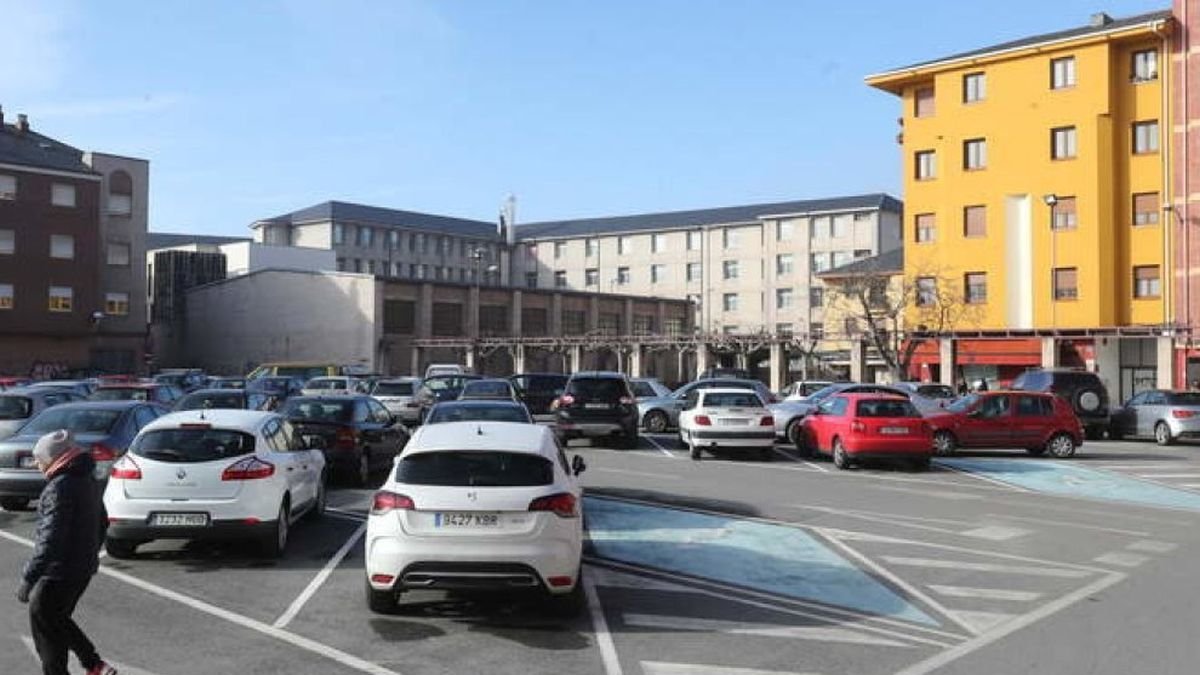 El solar en cuestión es una zona de aparcamiento.