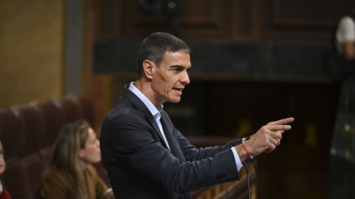 Pedro Sánchez durante su alegato final a los grupos opositores en el Congreso, ayer.