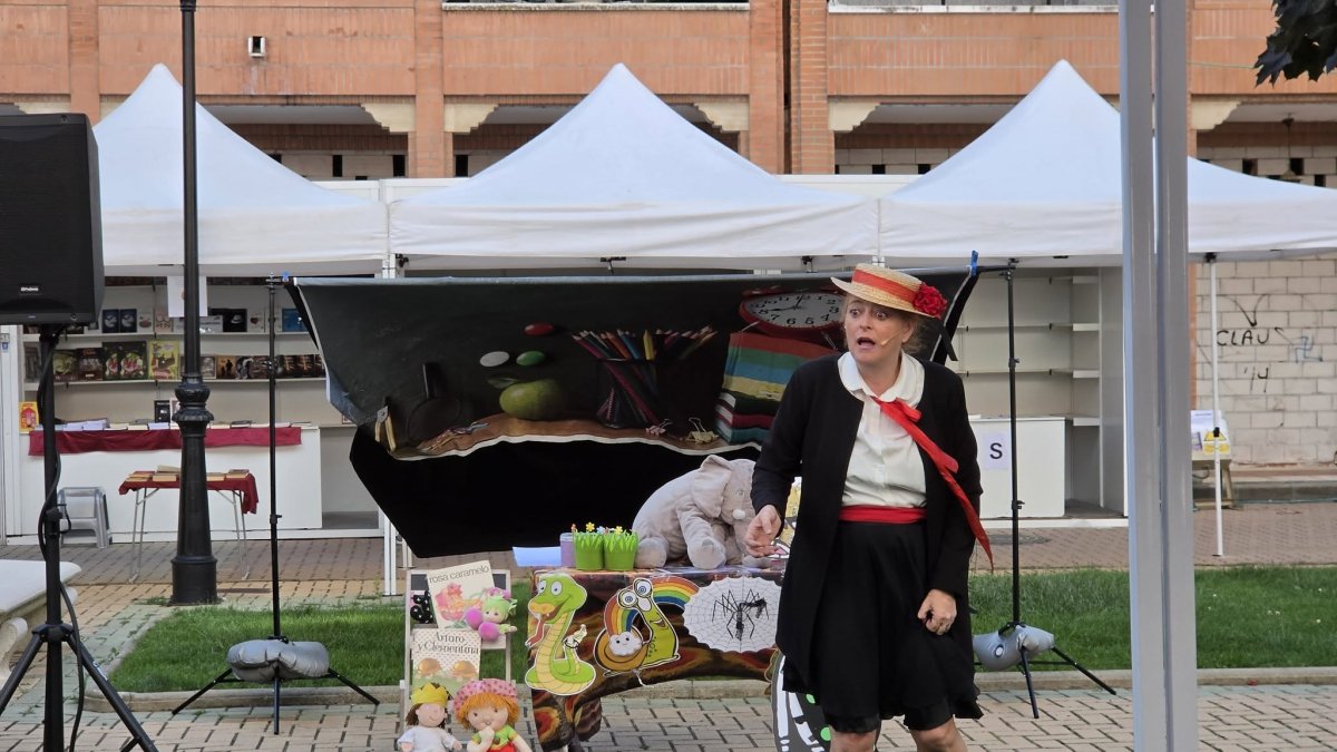 Actuación para niños en la Feria del Libro de La Bañeza.