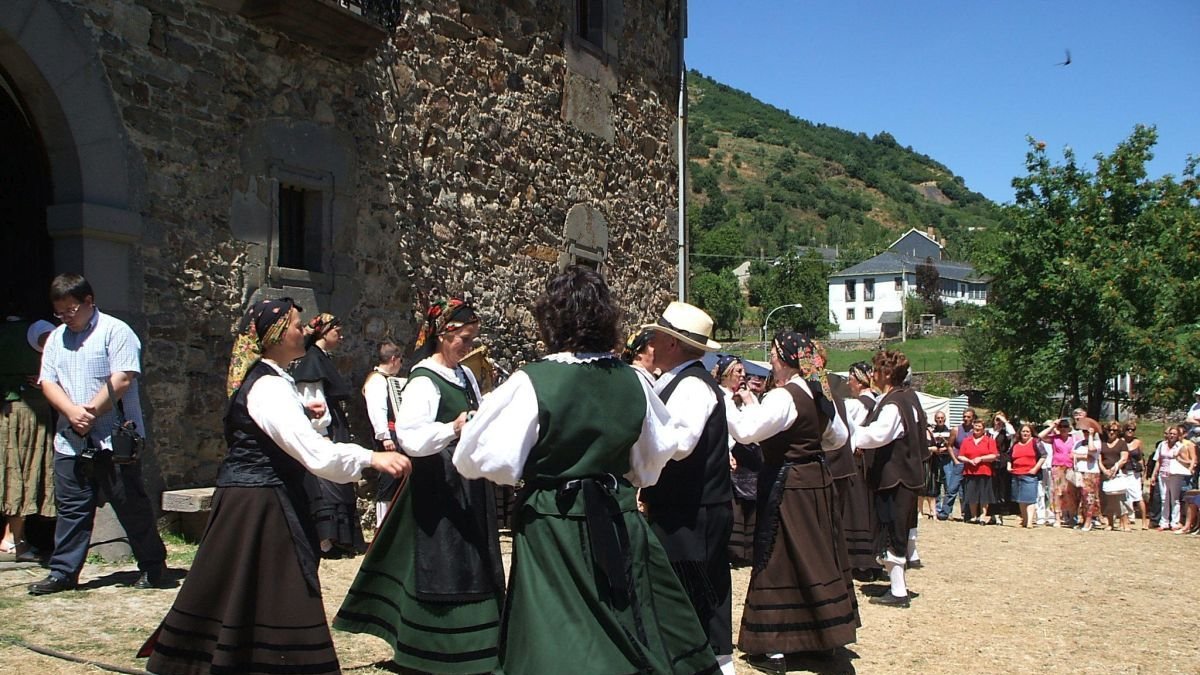 Los bailes tradiciones volverán a llenar Quintanilla de alegría el próximo día 18.