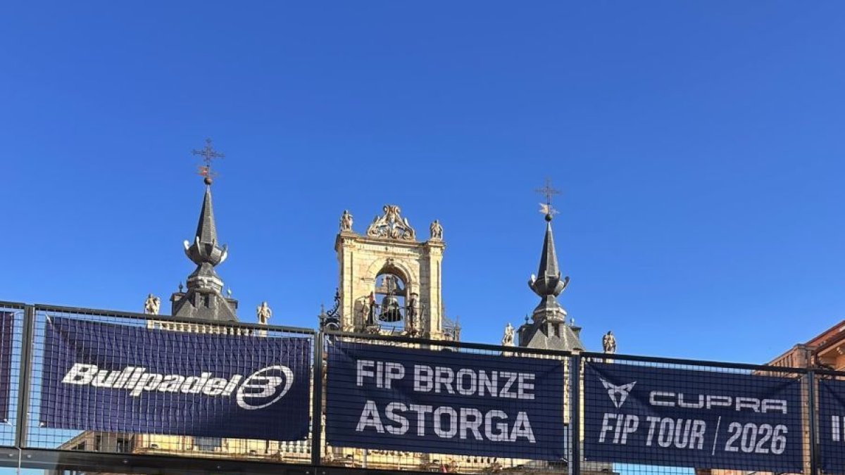 Podio masculino y femenino del FIP Bronze Astorga y dos momentos de la competición de ayer.