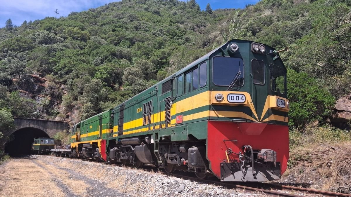 La Locomotora 1004 en la vía del Ponfeblino.