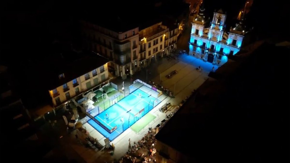 Imagen aérea de la última jornada del torneo Plaza Mayor de Astorga con sus finales.