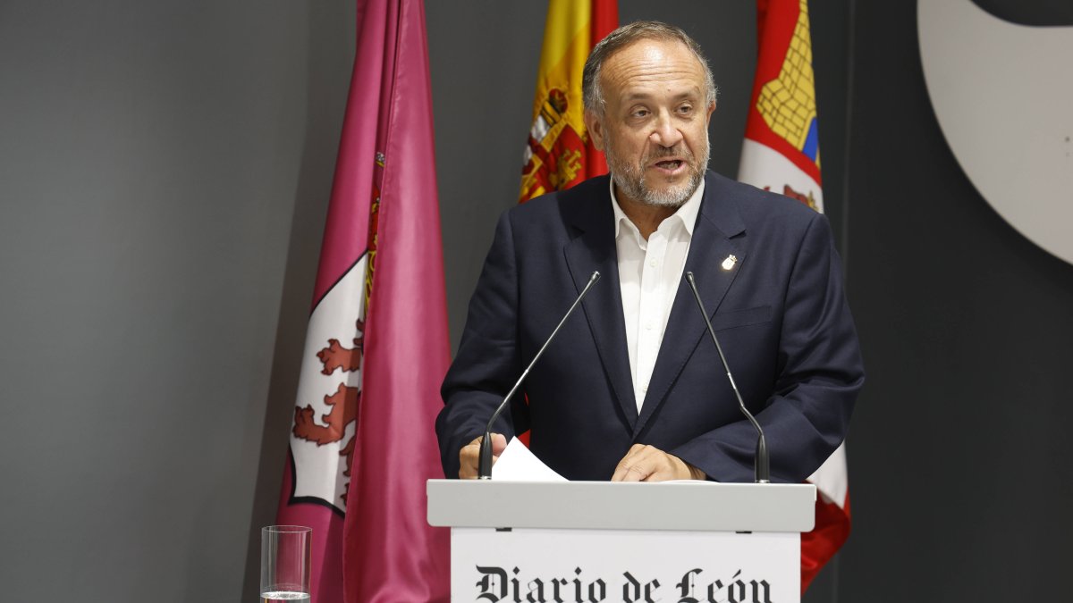 El presidente de la Diputación de León, Gerardo Álvarez Courel, en el Congreso de Turismo.