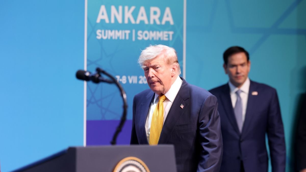 Donald Trump, a su llegada a la rueda de prensa en Ankara.