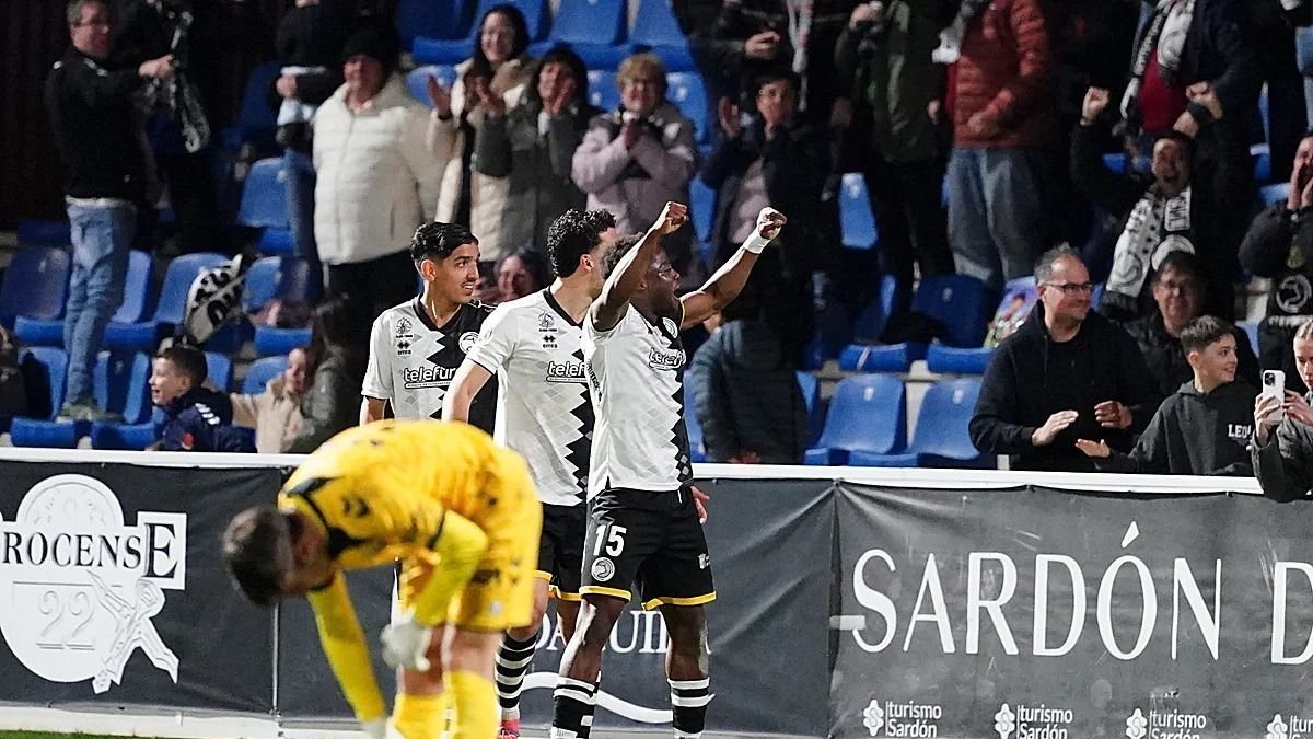 Chibozo celebra un gol anotado contra el Arenteiro la pasada temporada.
