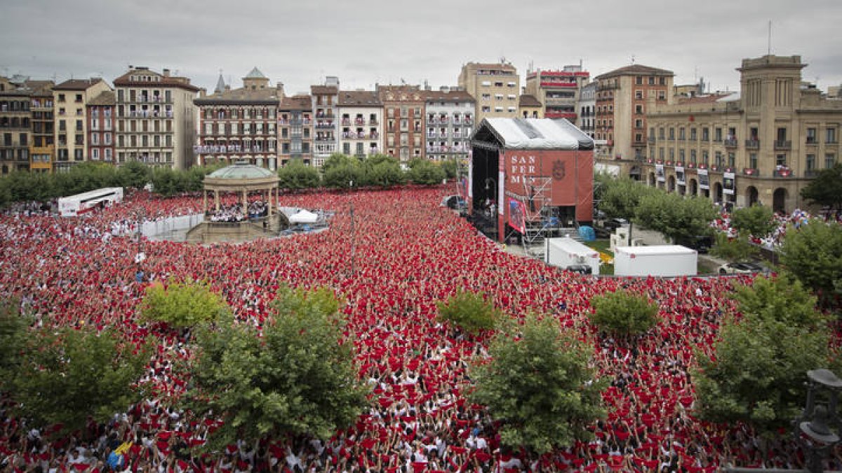 Plaza del Castillo de Pamplona durante la celebración de un concierto en los Sanfermines 2026