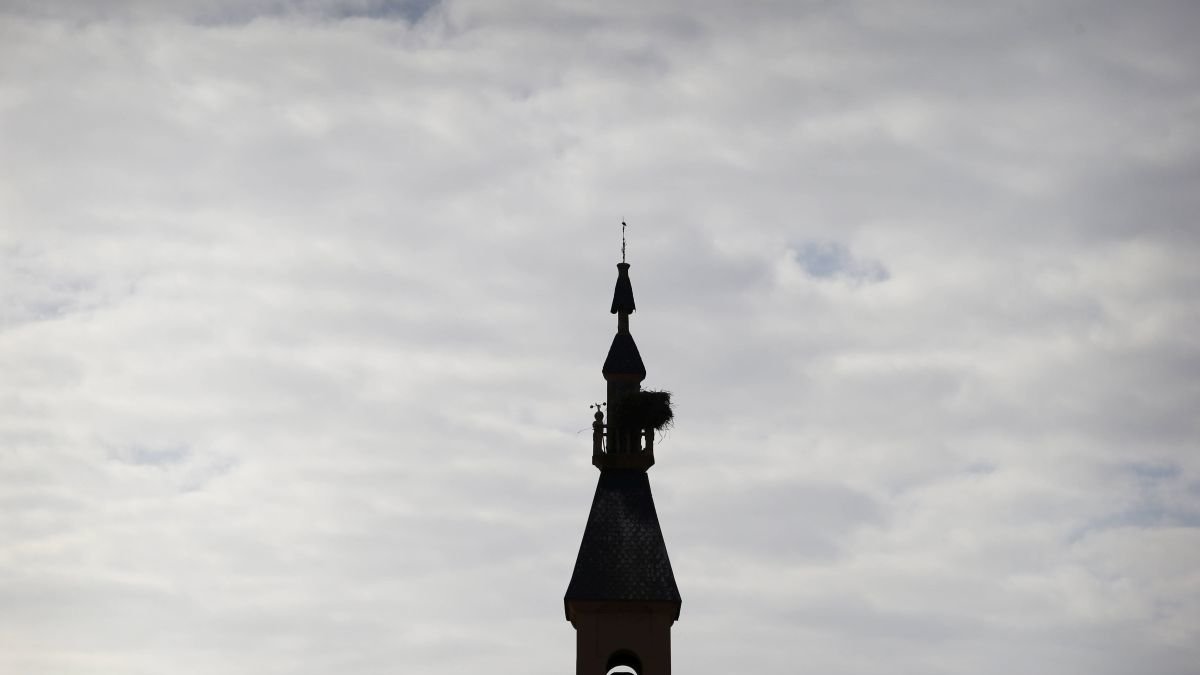 Torre de iglesia en la comarca del Páramo.