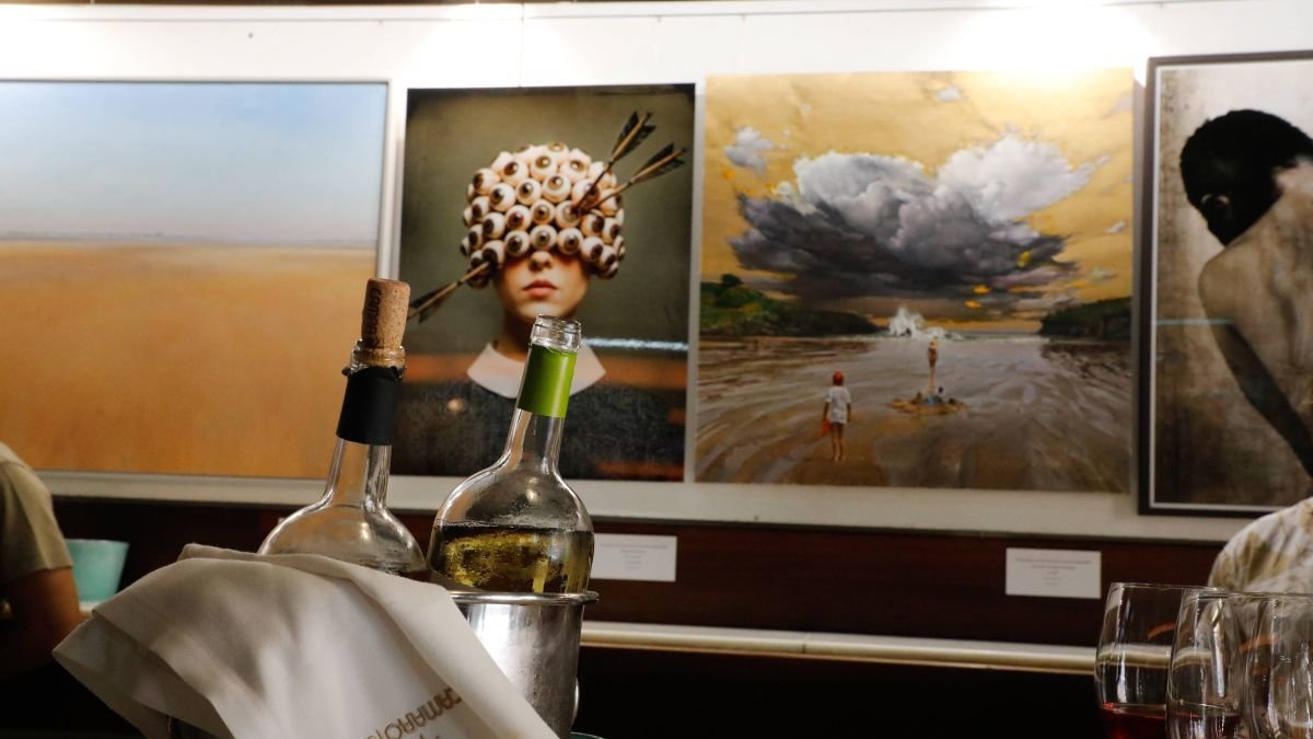 Varias de las obras del certamen de artes visuales de Camarote Madrid.