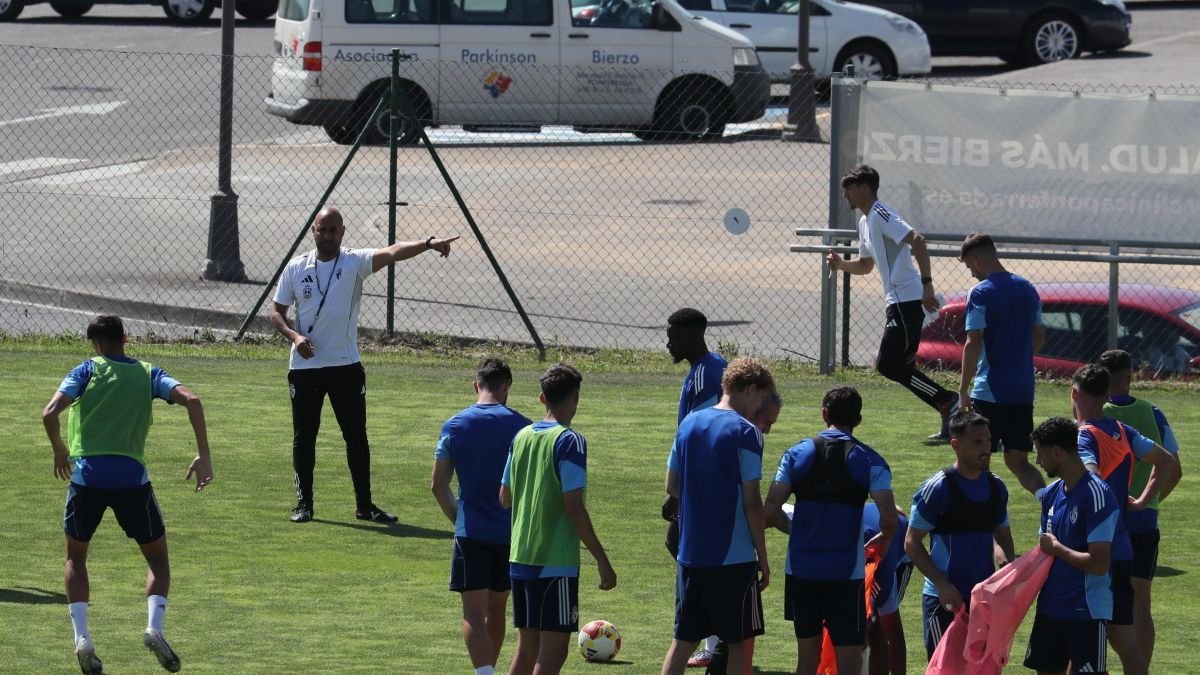 Un entrenamiento de la Deportiva Ponferradina.