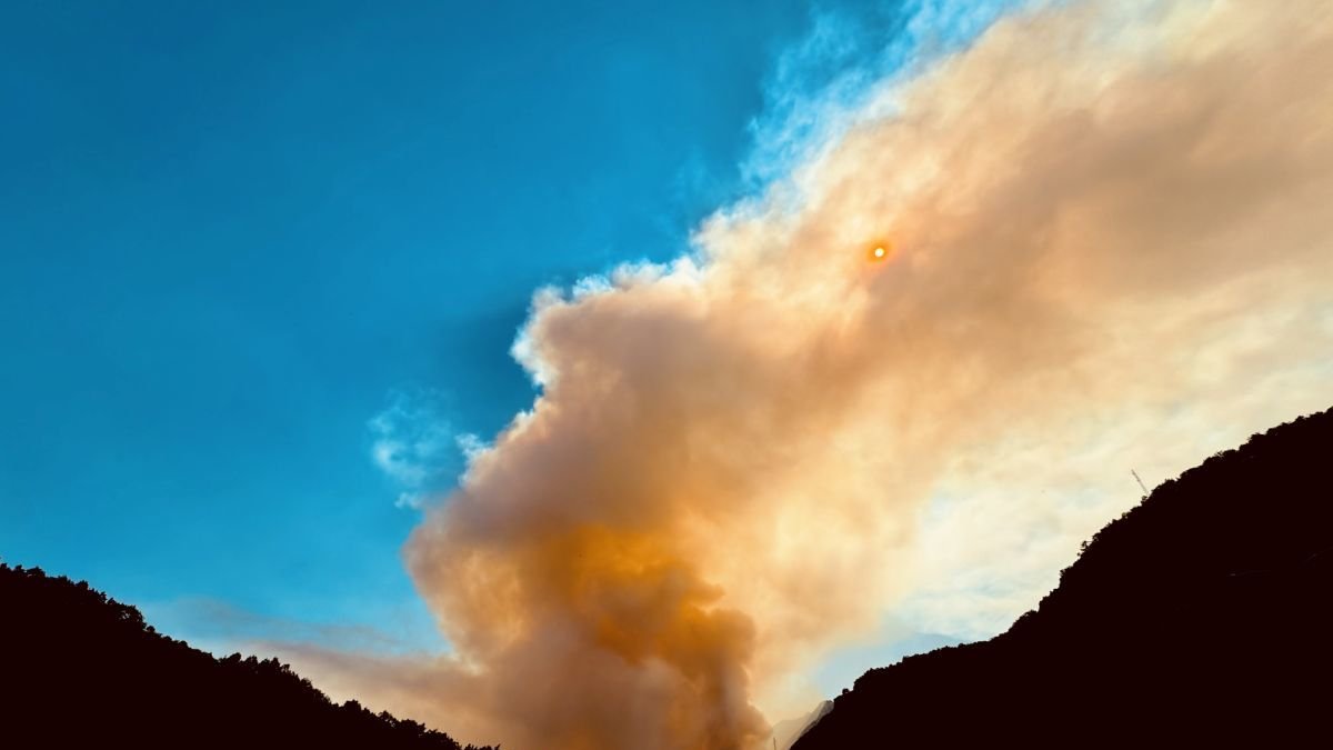 Imagen del humo de un incendio.