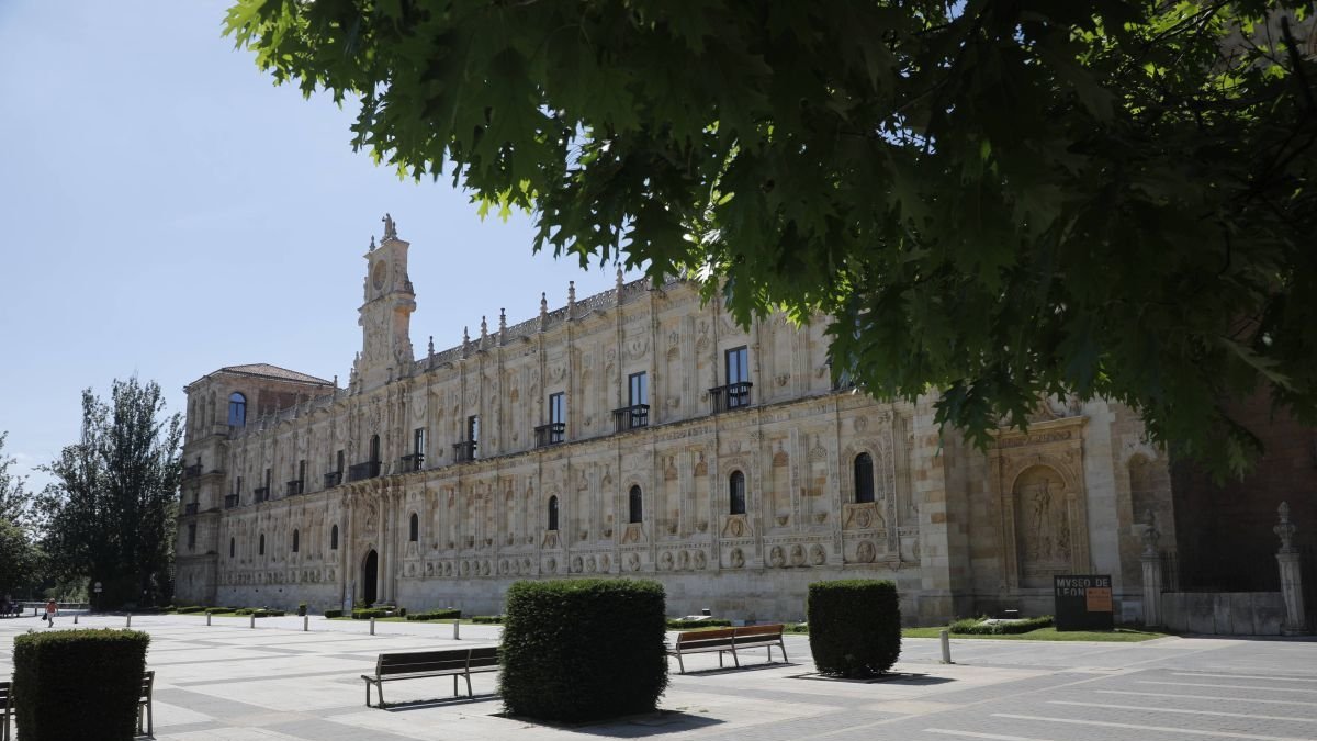 El Parador de San Marcos sigue incompleto con la segunda fase de las obras colgada.