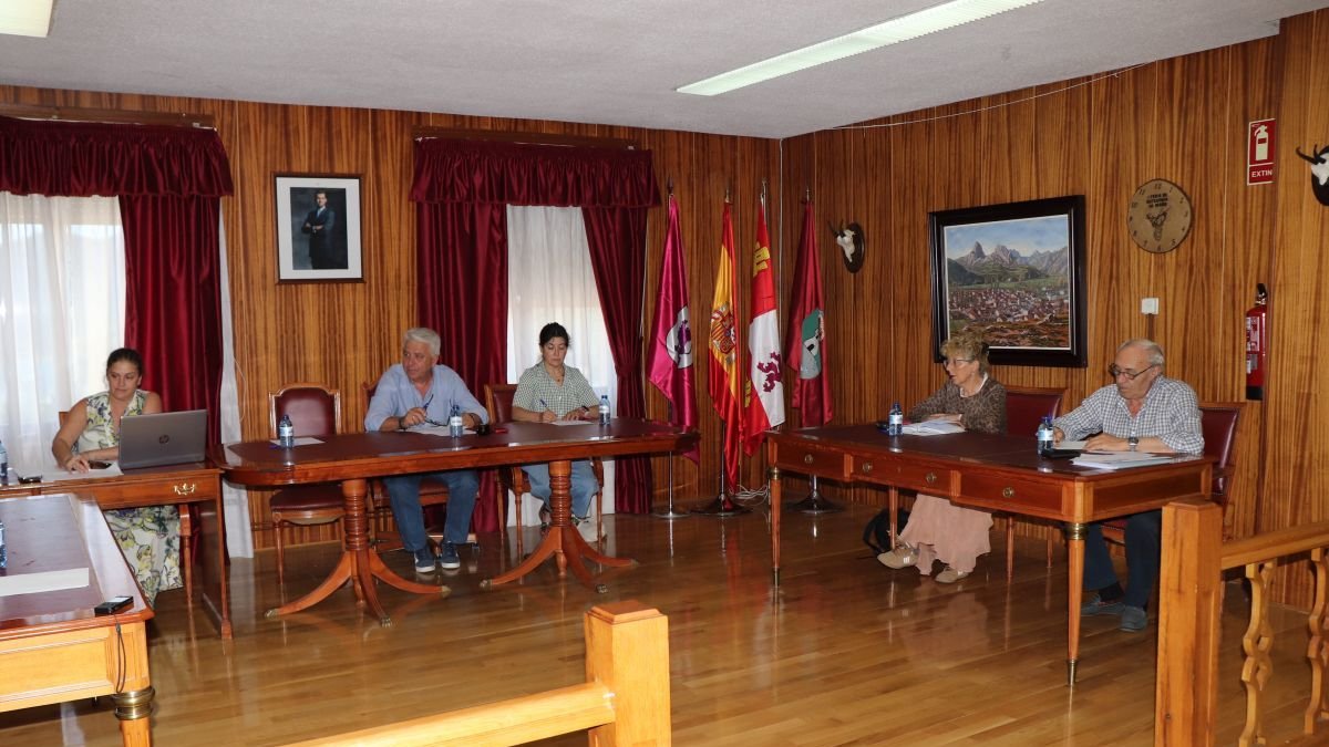 Concejales en la sesión plenaria.
