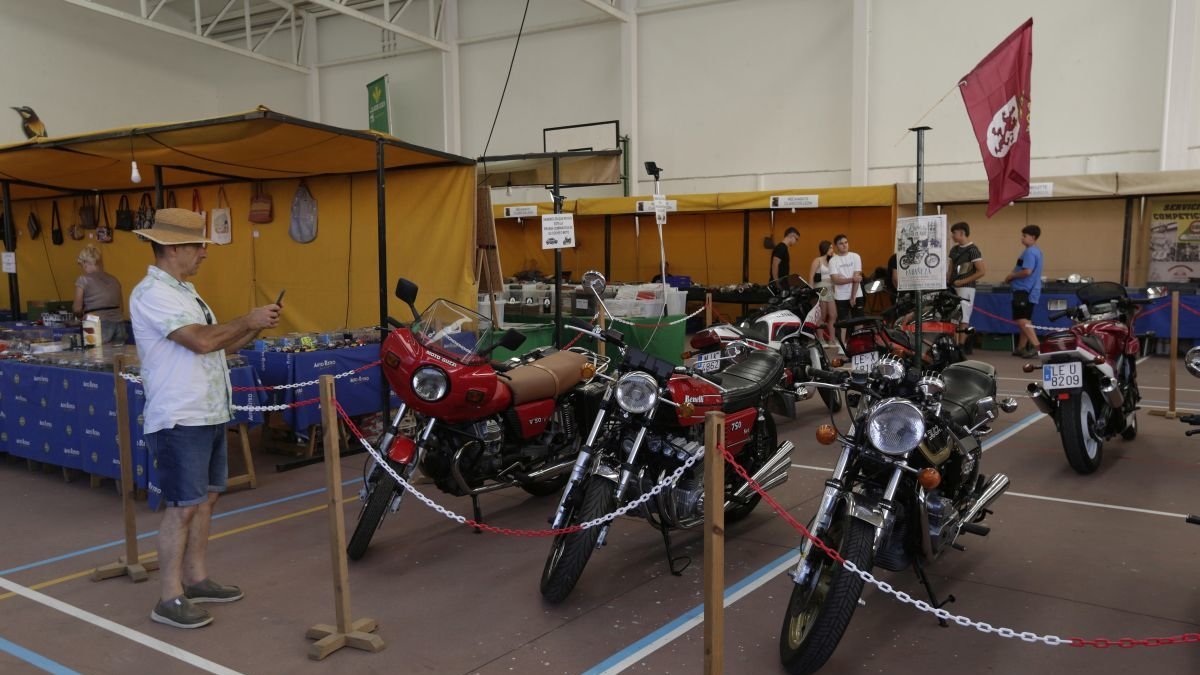 La Feria del Motor de La Bañeza celebra sus 20 ediciones consolidada dentro del programa de las fiestas patronales.