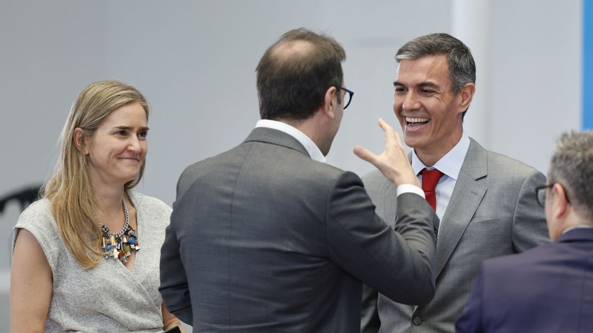 Carlos Cuerpo departe con Pedro Sánchez.