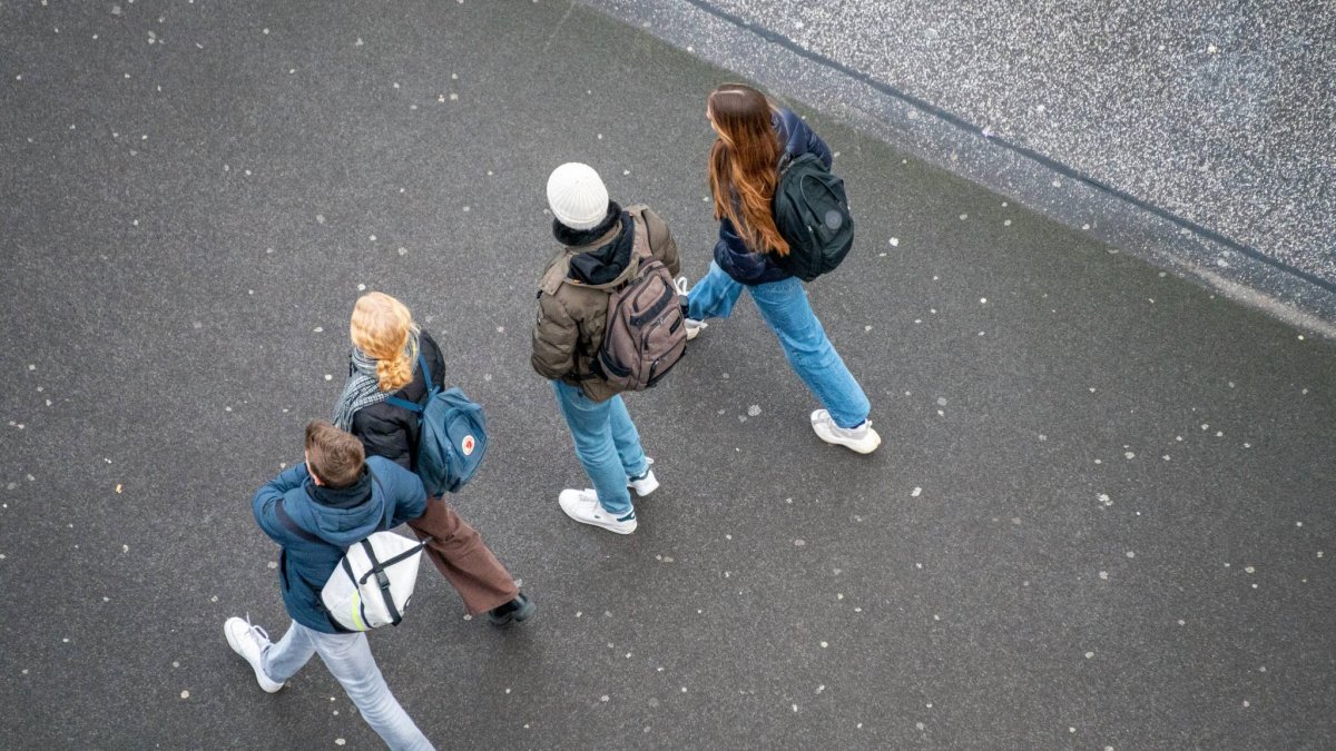 La calidad del sueño destaca como el hábito más relacionado con el funcionamiento académico y social de los adolescentes, según un nuevo estudio que también analizó ejercicio, dieta y tiempo de pantalla.