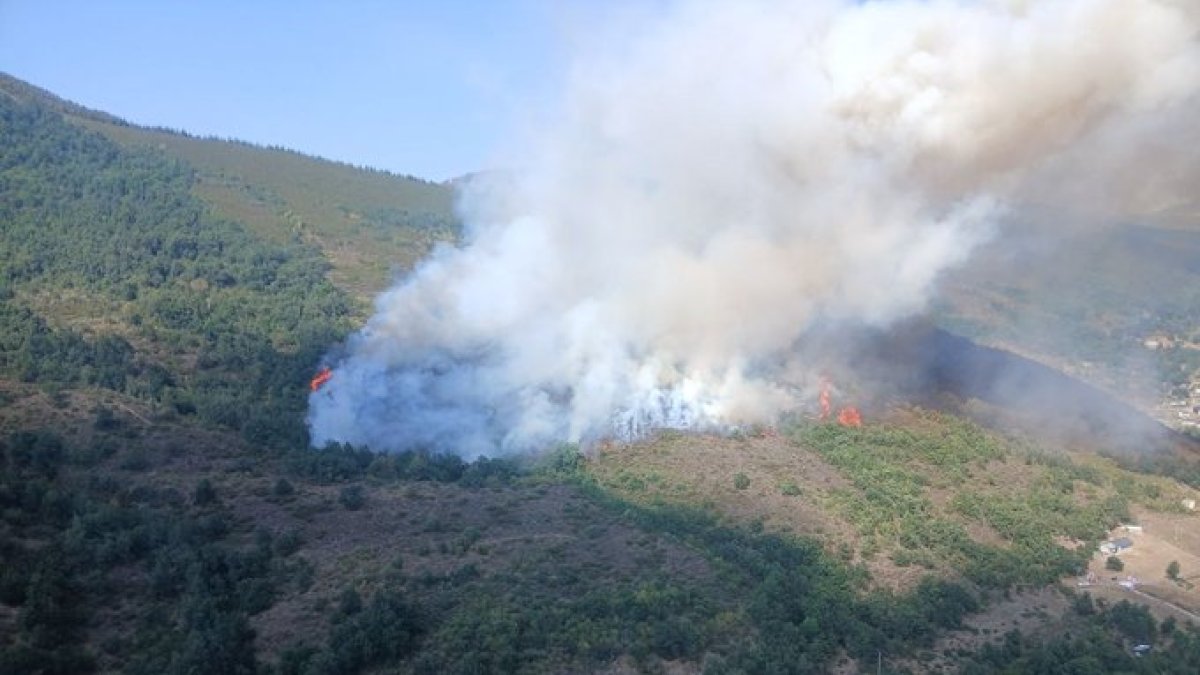 El incendio forestal en Caboalles de Abajo