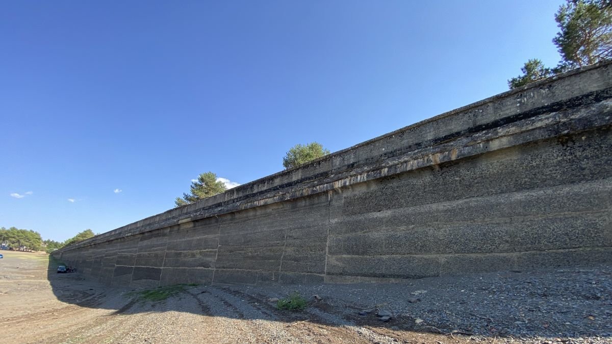 Presa del embalse de Villameca, que se someterá a una profunda intervención.