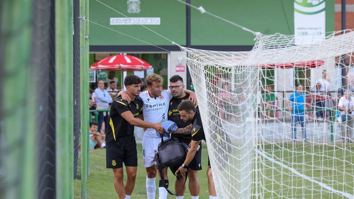 Rodri Suárez llora tras sufrir la lesión de su rodilla izquierda en La Eragudina.