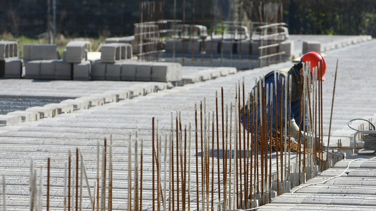 Al cambio de ciclo generacional en las empresas contratistas del Bierzo se une también la falta de mano de obra especializada para la construcción.