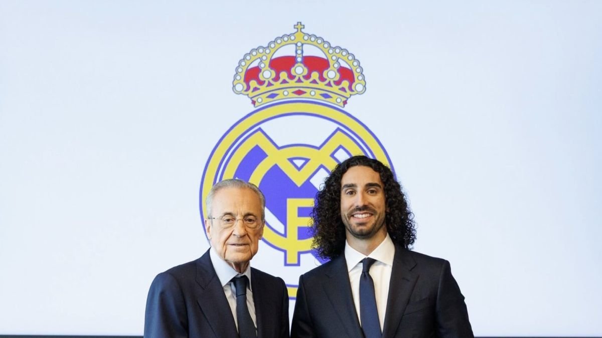 Florentino Pérez junto a Marc Cucurella.